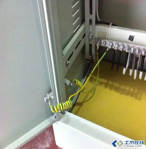 低压配电箱电缆线的安装