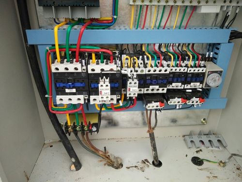 交流低压配电箱设备接线的相关图片