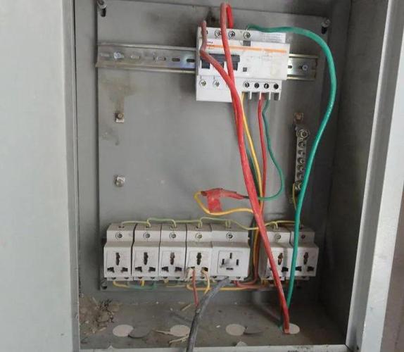 低压配电箱停电原因的相关图片