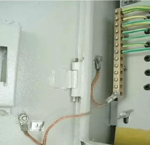 低压配电箱如何隐藏接地线的相关图片