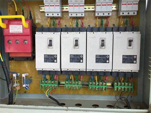 低压配电箱带电流保护装置的相关图片