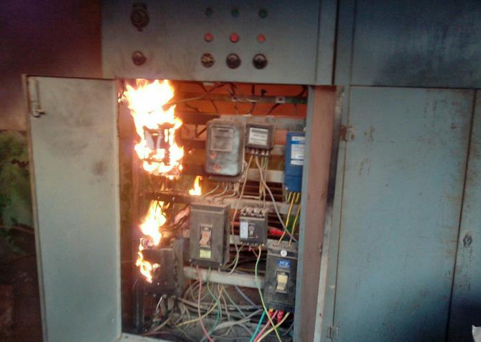 低压配电箱燃烧的相关图片