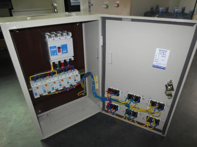 低压配电箱的电压的相关图片