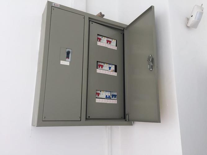低压配电箱防护板的相关图片